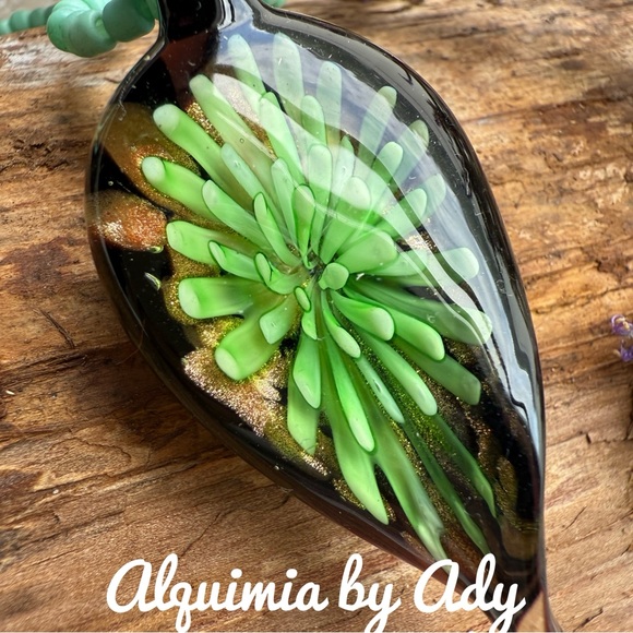 Vintage glass big pendant green statement necklace - Picture 3 of 4